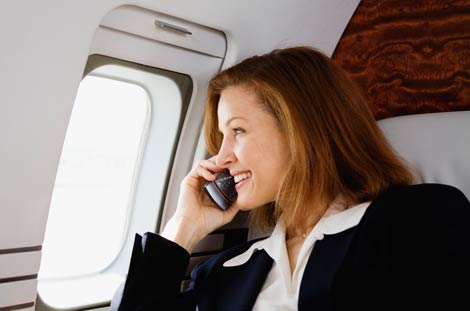 Folosirea telefoanelor mobile va fi permisă la bordul avioanelor