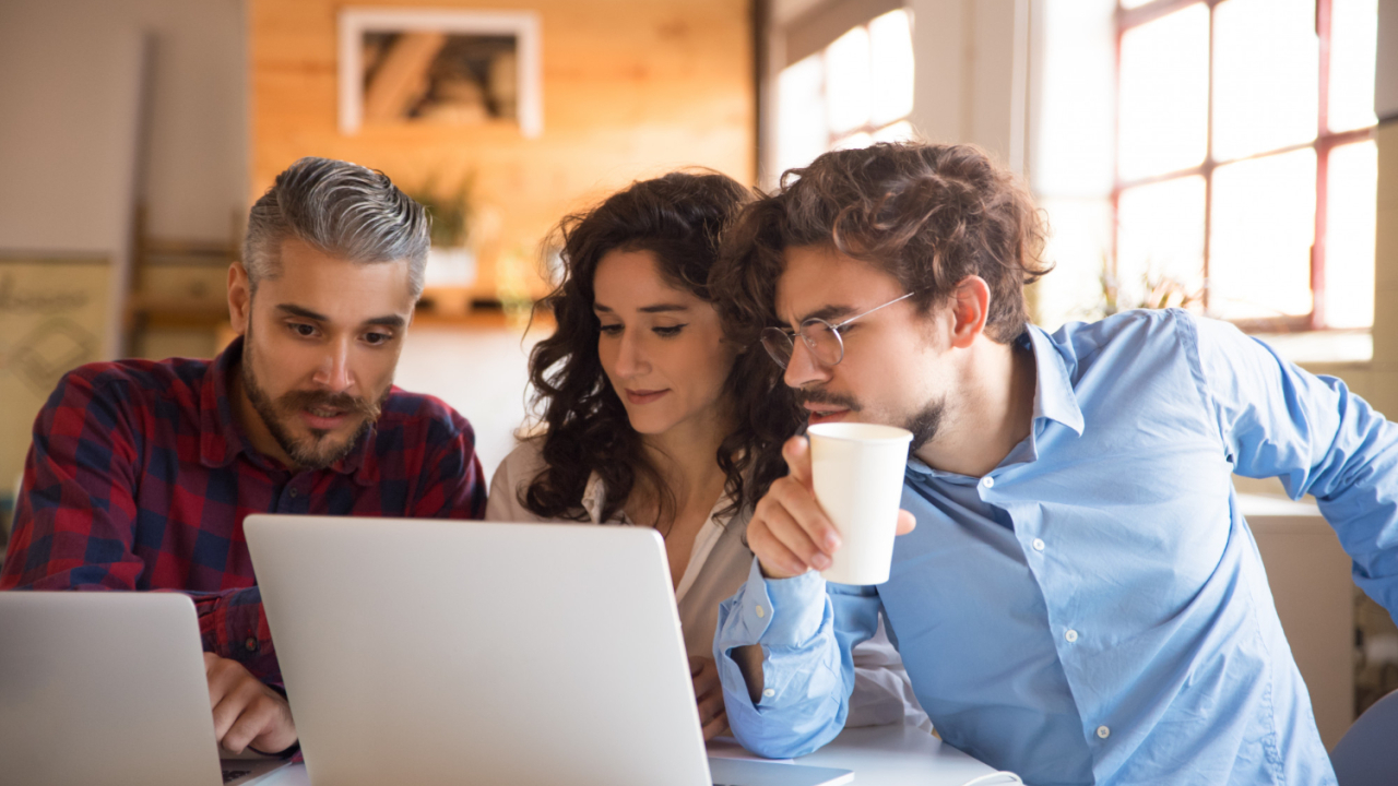 Accenture: Doar 18% dintre companii reușesc să obțină valoare din AI, deși 86% își cresc investițiile