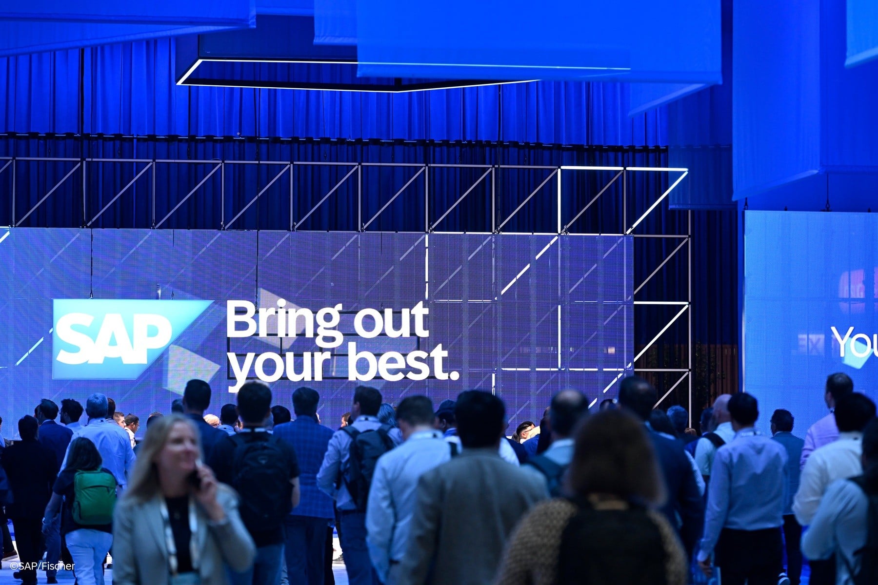 Cum arata transformarea digitala la scara larga in administratie publica, productie si telecom - Studii de caz de la SAP Sapphire Madrid